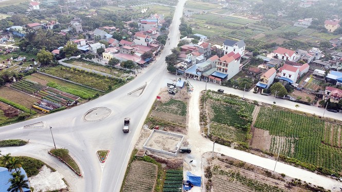 Đình chỉ công trình vi phạm hành lang an toàn giao thông ở Hưng Yên - ảnh 1