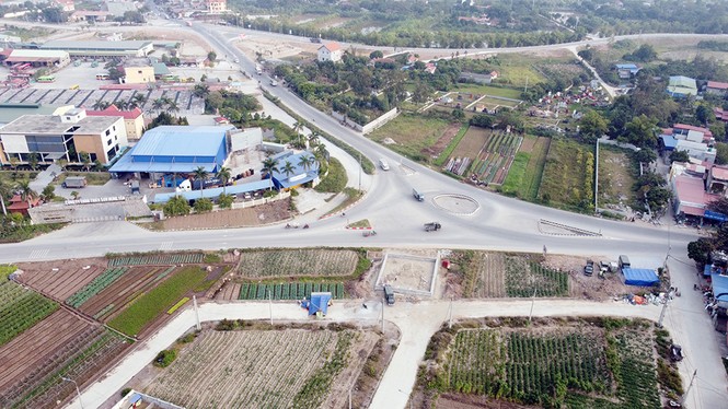 Đình chỉ công trình vi phạm hành lang an toàn giao thông ở Hưng Yên - ảnh 3