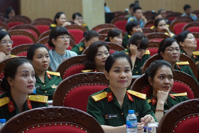Xây dựng hình ảnh phụ nữ Quân đội '4 tốt' - ảnh 1