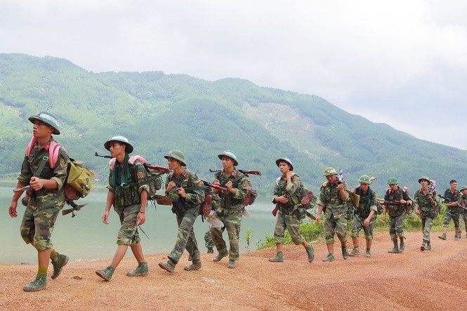 Cận cảnh trung đoàn bộ binh diễn tập vòng tổng hợp - ảnh 2