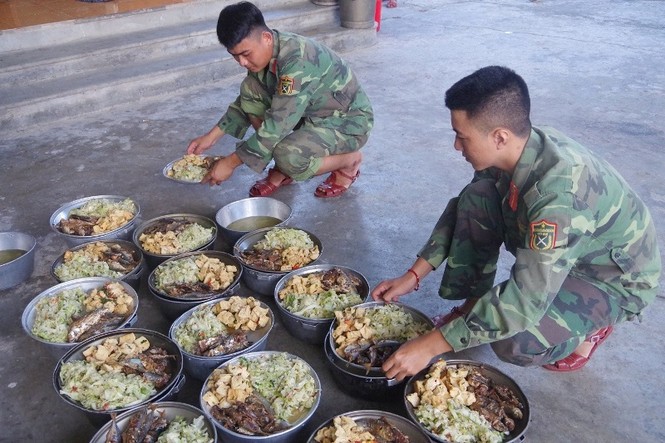 Cận cảnh trung đoàn bộ binh diễn tập vòng tổng hợp - ảnh 11