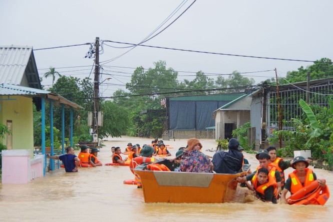 Hơn 27 nghìn bộ đội và 11 máy bay sẵn sàng ứng phó bão số 10 - ảnh 1
