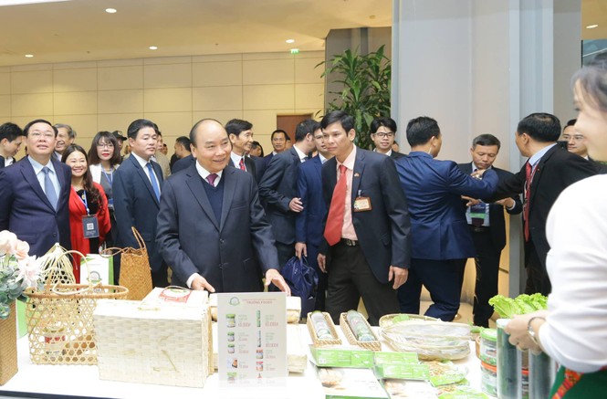 Thủ tướng tham quan sản phẩm tiêu biểu của doanh nghiệp Việt - ảnh 3