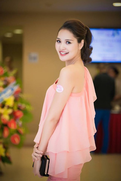 Hoa hậu Bảo Ngọc lưng trần hút ánh nhìn - ảnh 4