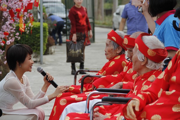 Quang Tèo-Giang Còi hội ngộ cùng Uyên Linh trong “Chuyến tàu yêu thương” - ảnh 2