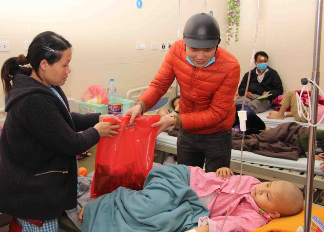 Mang Xuân yêu thương đến với bệnh nhân nhi ung thư - ảnh 8
