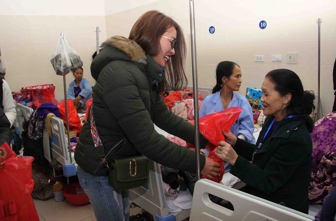 Mang Xuân yêu thương đến với bệnh nhân nhi ung thư - ảnh 4