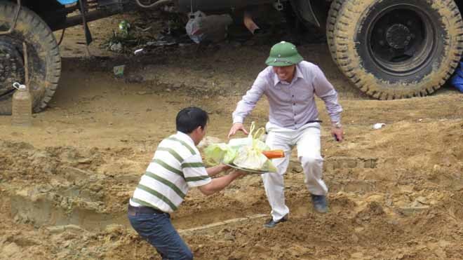 Cơ quan chức năng 'chối' về sự xuất hiện của trùm gỗ sưa - ảnh 2