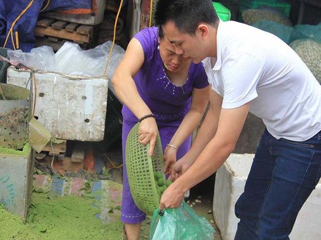 Thu tiền triệu từ nghề chà vỏ sấu đầu mùa - ảnh 8
