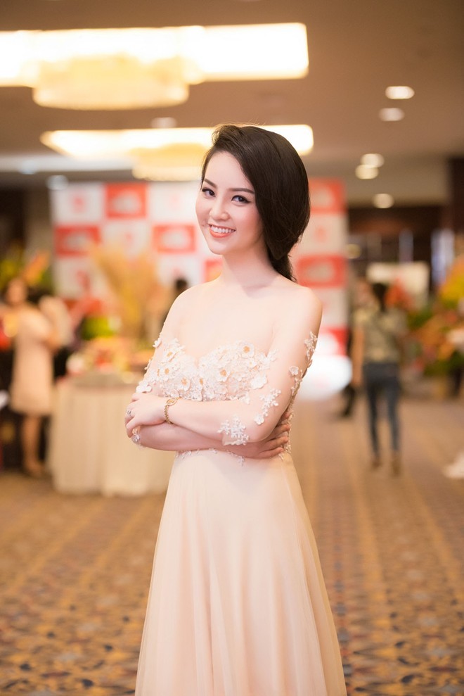 Á hậu Thụy Vân khoe nhan sắc mặn mà - ảnh 2
