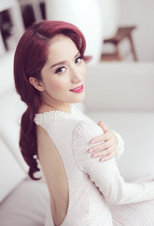 Khánh Thi căng tròn, kín trước hở sau - ảnh 1