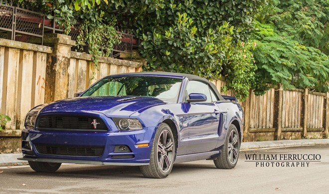 Ford Mustang mui trần độc nhất Hà Nội gặp nạn - ảnh 1
