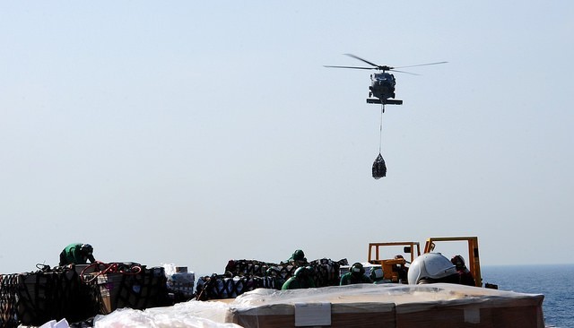 Cuộc sống trên tàu sân bay Mỹ không kích Syria - ảnh 10