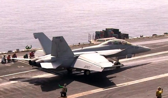 Cuộc sống trên tàu sân bay Mỹ không kích Syria - ảnh 6