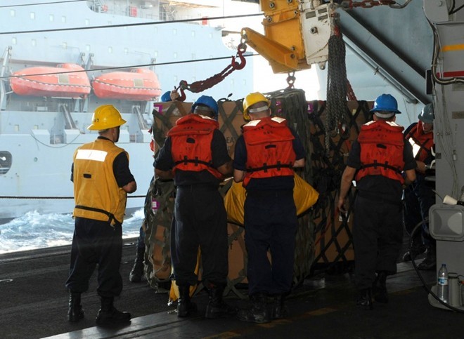 Cuộc sống trên tàu sân bay Mỹ không kích Syria - ảnh 9