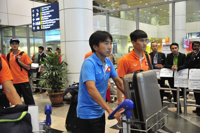 Đội tuyển Việt Nam đổ bộ xuống Kuala Lumpur - ảnh 3
