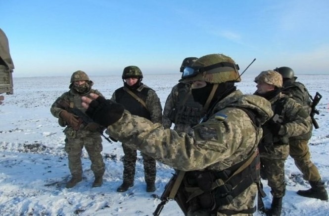 Lính Ukraine luyện diệt xe tăng đổ bộ từ biển - ảnh 3