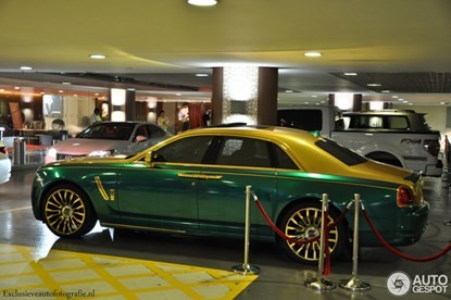 Lóa mắt bởi Rolls-Royce Ghost 'mặc áo' vàng-xanh - ảnh 6