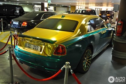 Lóa mắt bởi Rolls-Royce Ghost 'mặc áo' vàng-xanh - ảnh 7