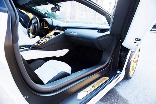 Mê mẩn trước Lamborghini Aventador độ vàng ròng - ảnh 10
