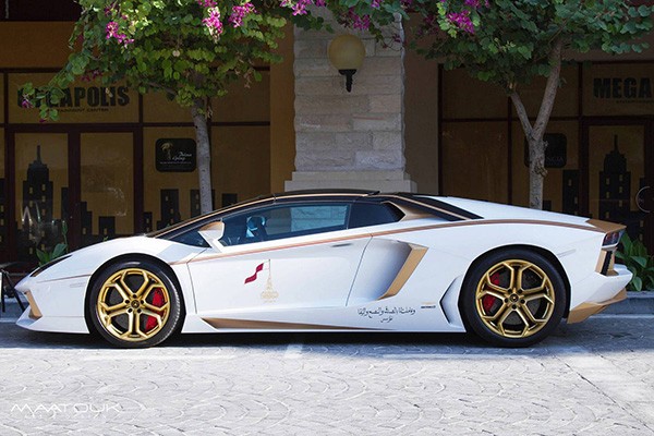 Mê mẩn trước Lamborghini Aventador độ vàng ròng - ảnh 2