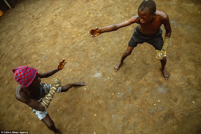 Tận thấy sàn đấu máu lửa của võ thuật Nigeria - ảnh 10