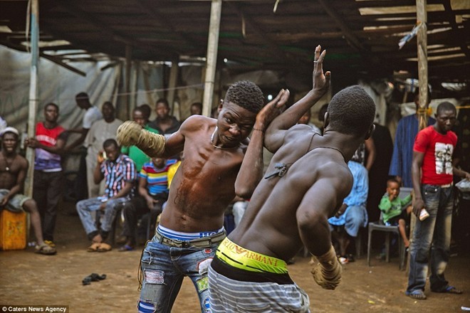 Tận thấy sàn đấu máu lửa của võ thuật Nigeria - ảnh 2