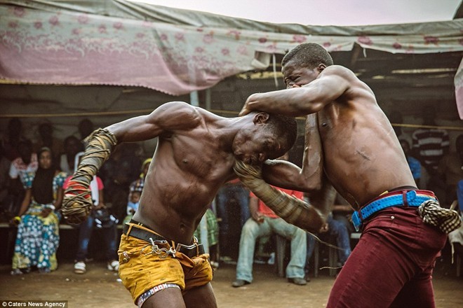 Tận thấy sàn đấu máu lửa của võ thuật Nigeria - ảnh 3