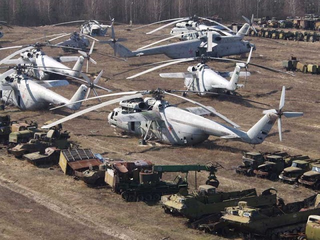 Nghĩa địa trực thăng, xe cứu hỏa sau thảm họa Chernobyl - ảnh 1