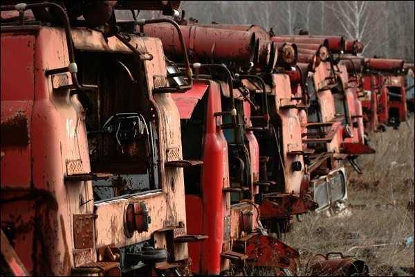 Nghĩa địa trực thăng, xe cứu hỏa sau thảm họa Chernobyl - ảnh 3