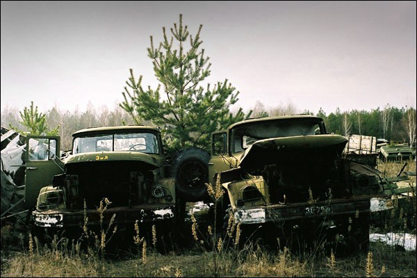 Nghĩa địa trực thăng, xe cứu hỏa sau thảm họa Chernobyl - ảnh 4
