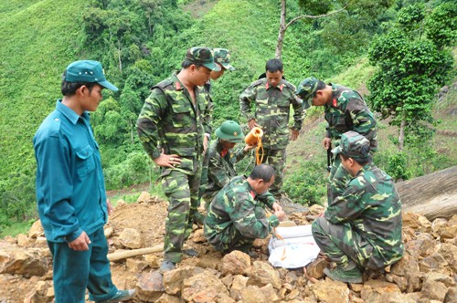 Tận thấy địa đạo trong lòng núi của 'vàng tặc' - ảnh 5