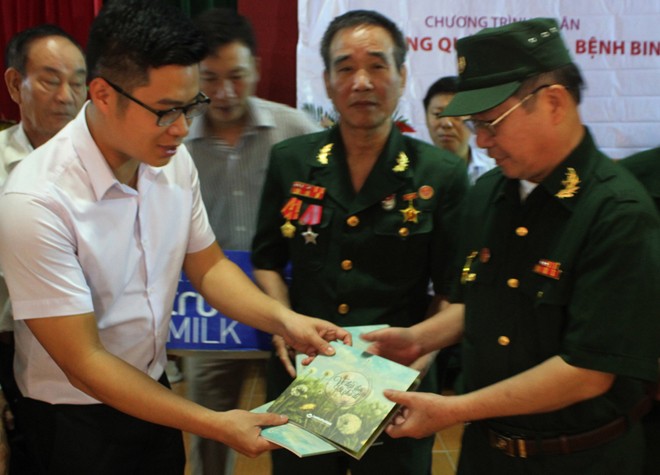 Báo Tiền Phong, LienVietPostBank tặng quà cho thương, bệnh binh - ảnh 3