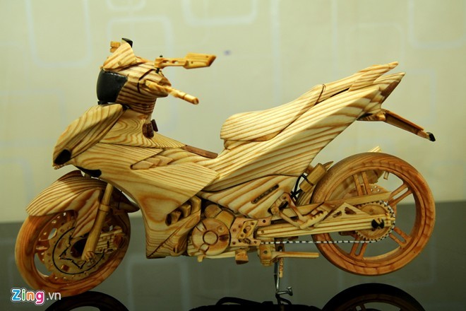 Lóa mắt với mô hình Exciter 150 bằng gỗ của biker Sài Gòn - ảnh 1