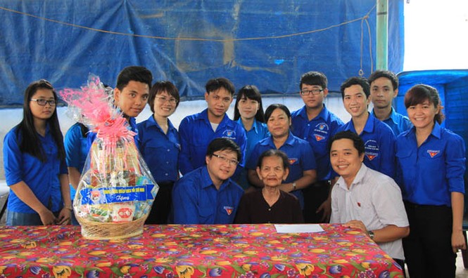 Trung ương Đoàn tri ân các Mẹ Việt Nam Anh hùng huyện Hóc Môn - ảnh 4