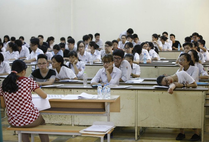 Hàng vạn thí sinh bước vào thi môn Ngoại ngữ - ảnh 4