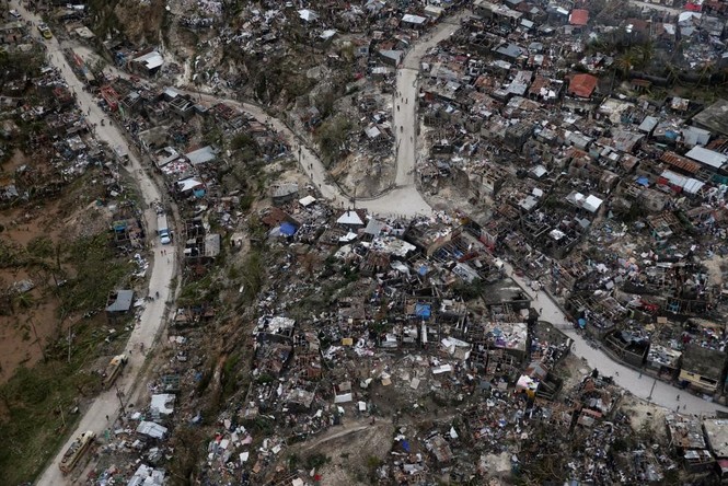 Cảnh tan hoang như thời chiến ở Haiti sau bão Matthew - ảnh 5