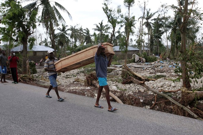 Cảnh tan hoang như thời chiến ở Haiti sau bão Matthew - ảnh 7