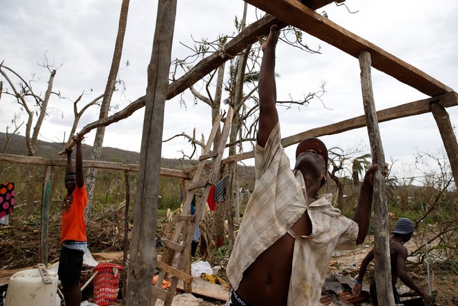 Cảnh tan hoang như thời chiến ở Haiti sau bão Matthew - ảnh 8