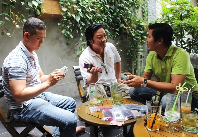 Chơi điện thoại Nhật cổ tại Sài Gòn - ảnh 7