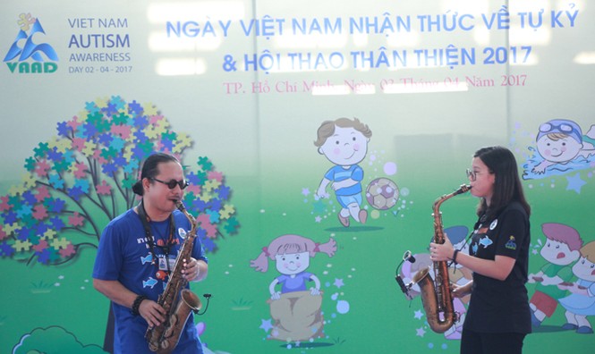 Bạn nhỏ tự kỷ và phụ huynh sôi nổi trong ngày hội thể thao thân thiện - ảnh 2