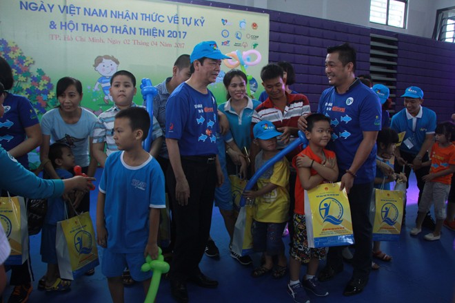 Bạn nhỏ tự kỷ và phụ huynh sôi nổi trong ngày hội thể thao thân thiện - ảnh 7