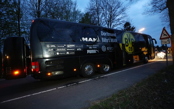 Không khí lo lắng bao trùm Dortmund sau vụ đánh bom - ảnh 1