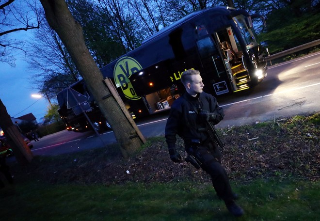 Không khí lo lắng bao trùm Dortmund sau vụ đánh bom - ảnh 3