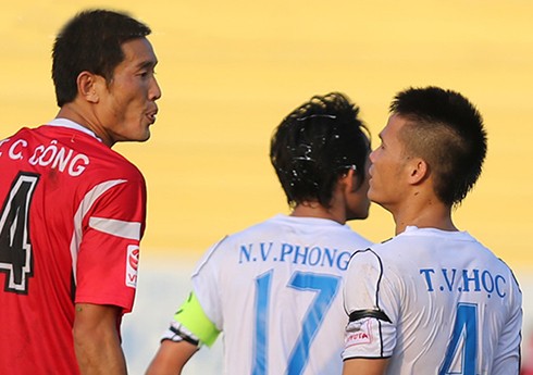 Tuyển thủ U20 Việt Nam bị giẫm đạp ở V-League - ảnh 1