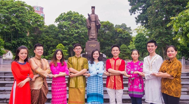 Trang phục ấn tượng của 28 thanh niên ưu tú tham gia Tàu thanh niên 2017 - ảnh 2