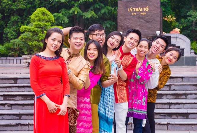 Trang phục ấn tượng của 28 thanh niên ưu tú tham gia Tàu thanh niên 2017 - ảnh 3