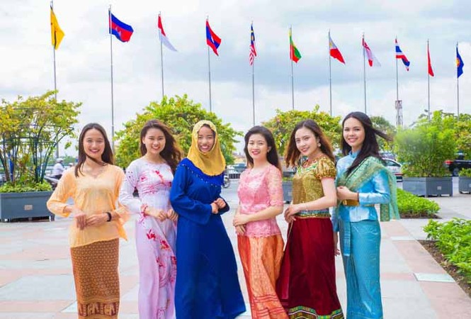 Trang phục ấn tượng của 28 thanh niên ưu tú tham gia Tàu thanh niên 2017 - ảnh 5