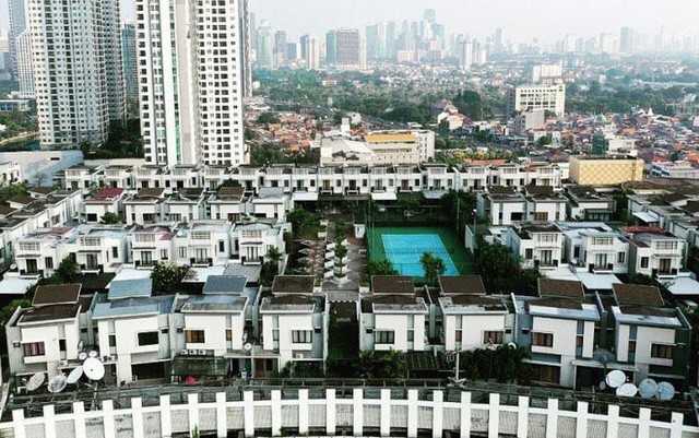 Ngỡ ngàng ngôi làng toàn biệt thự chục tỷ xây trên nóc tòa nhà cao tầng - ảnh 3