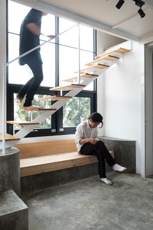 Ngôi nhà hình khối khác lạ đẹp mê mẩn giữa rừng thông - ảnh 6